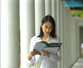 走路看书